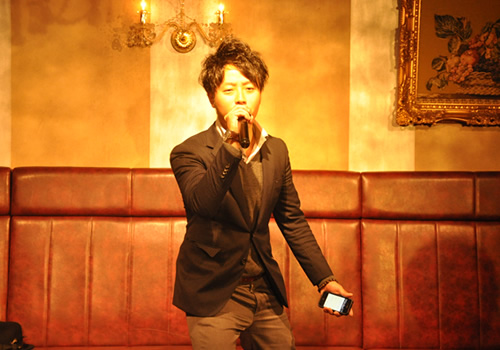 DRESS UP PARTY専属ウワサの名物MC「馬場ちゃん」
